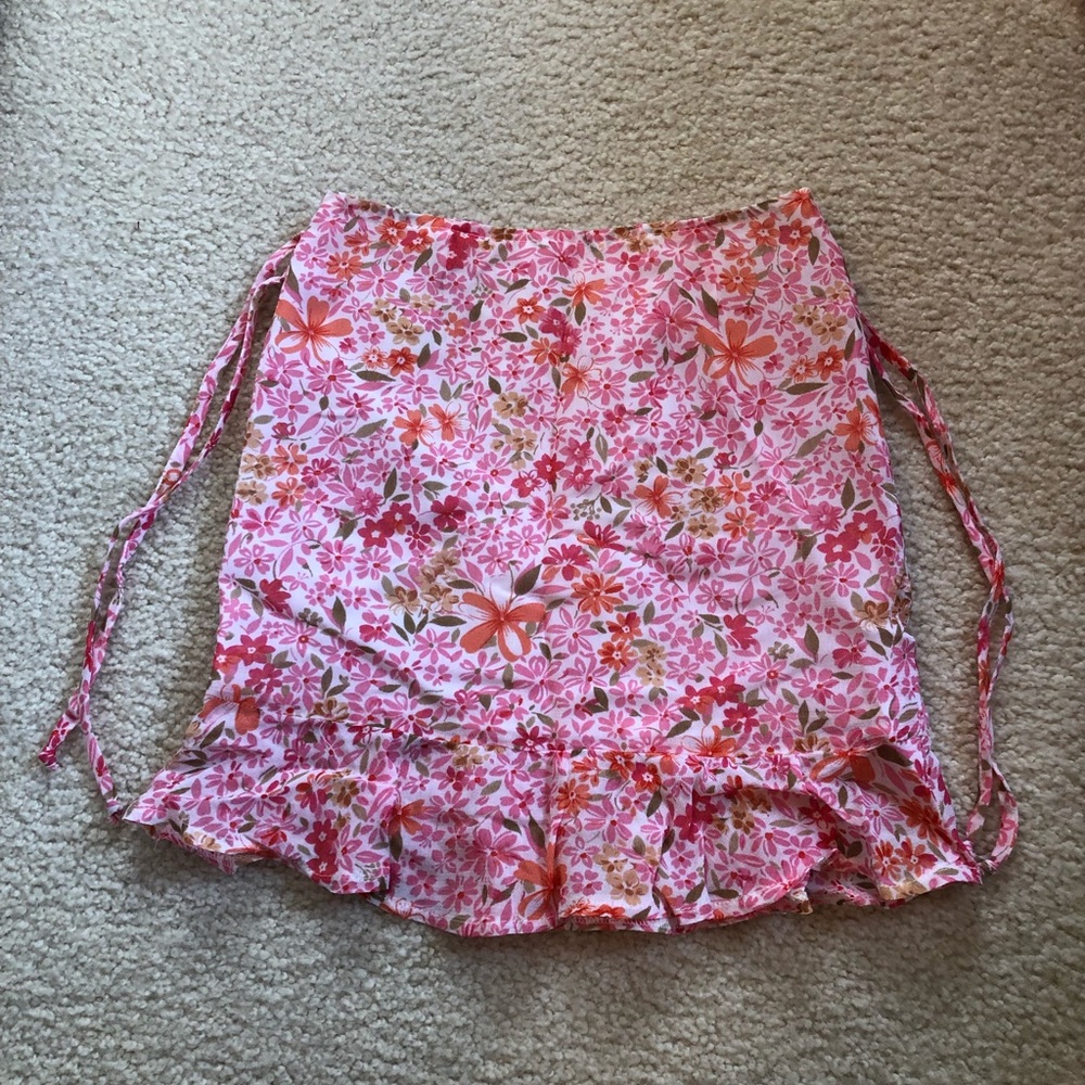 🎉HP🎉 NWOT gorgeous floral skirt